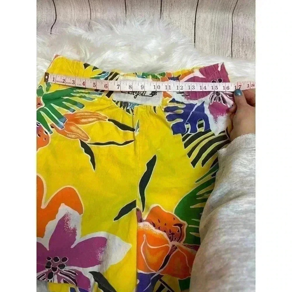 C'est Joli Shorts Yellow Floral Size M Read Description - Picture 6 of 8